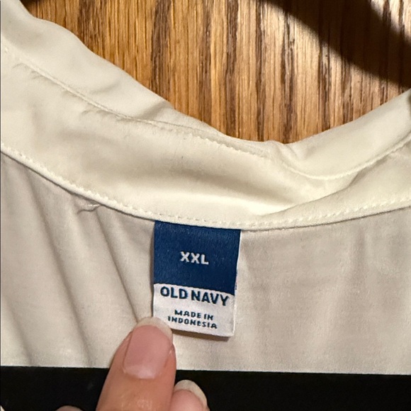 Old Navy Cream and Black Top - Picture 2 of 4